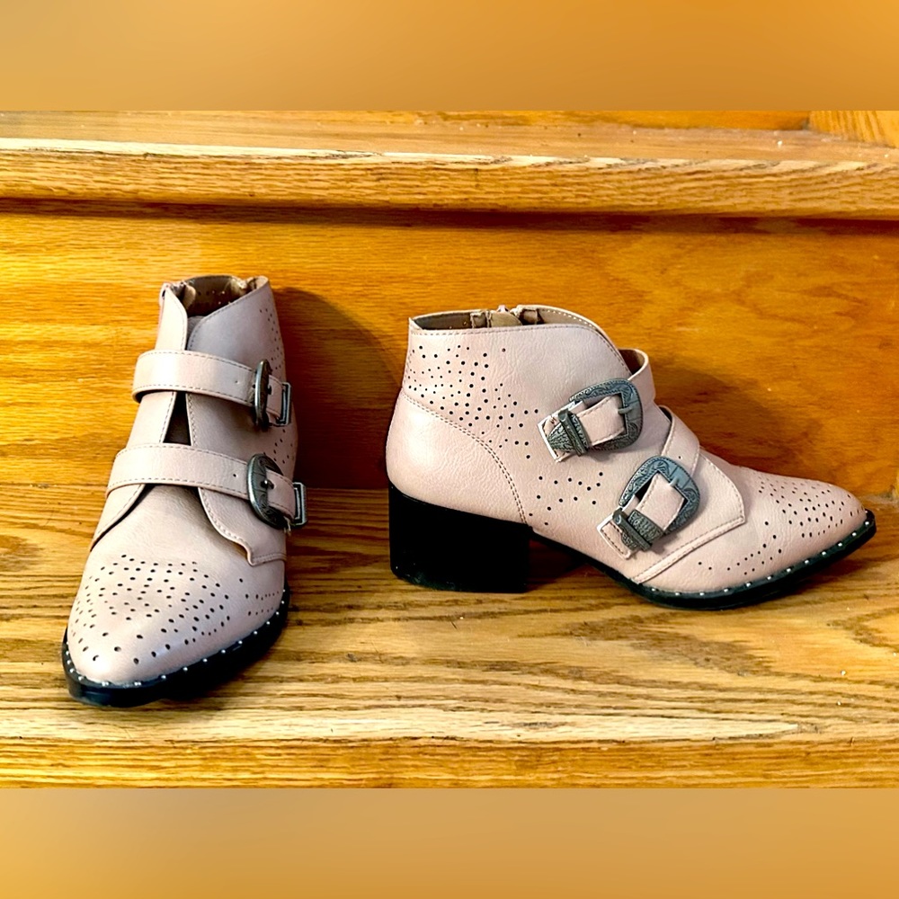 Short cowboy booties